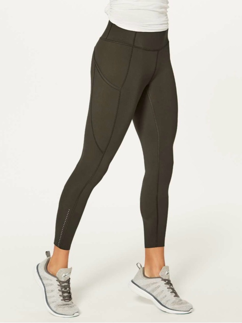 Lululemon Fast & Free 7/8 Tight II *Nulux 25"
Dark Olive Size 4
